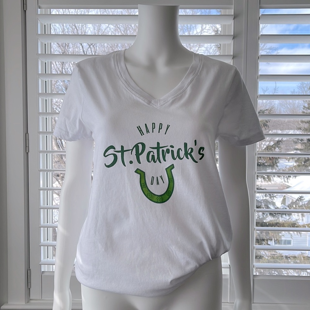 St. Patrick’s Day Women’s White Short Sleeve Graphic Tee T-Shirt, St. Patty’s